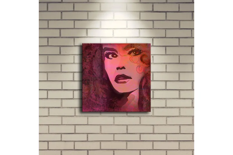 Canvastavla med LED-belysning 28x28 cm - Porträtt av en kvinna med starka uttryck och färgstarka detaljer - Rosa / Lila / Svart - Inredning - Tavlor & posters - Canvastavla