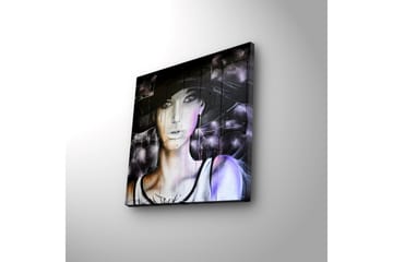 Canvastavla med LED-belysning 28x28 cm - Porträtt av en kvinna med hatt och mystisk uttryck - Svart / Lila / Vit - Inredning - Tavlor & posters - Canvastavla