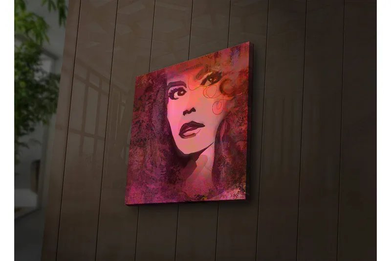 Canvastavla med LED-belysning 28x28 cm - Porträtt av en kvinna med starka uttryck och färgstarka detaljer - Rosa / Lila / Svart - Inredning - Tavlor & posters - Canvastavla