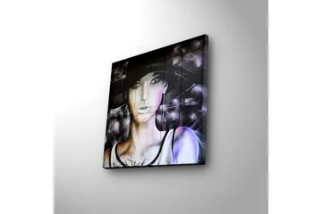 Canvastavla med LED-belysning 28x28 cm - Porträtt av en kvinna med hatt och mystisk uttryck - Svart / Lila / Vit - Inredning - Tavlor & posters - Canvastavla