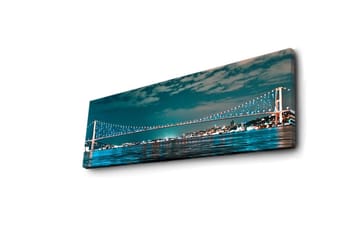 Canvastavla med LED-belysning 30x90 cm - Bro över en stilla vattenyta med stadsljus i bakgrunden - Mörkblå / Turkos / Ljusgrön - Inredning - Tavlor & posters - Canvastavla
