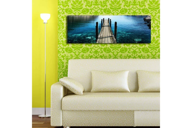 Canvastavla med LED-belysning 30x90 cm - Brygga som sträcker sig ut över klart vatten - Blå / Grön / Brun - Inredning - Tavlor & posters - Canvastavla