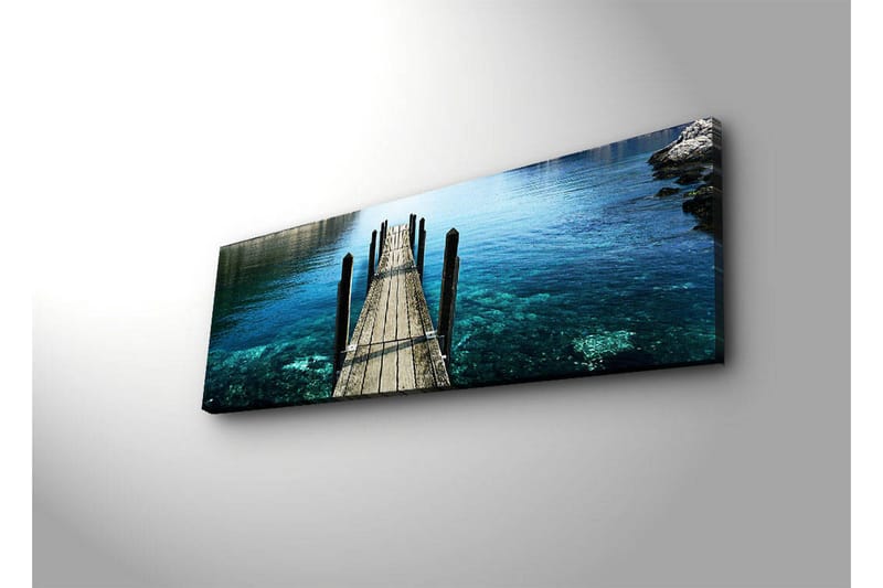 Canvastavla med LED-belysning 30x90 cm - Brygga som sträcker sig ut över klart vatten - Blå / Grön / Brun - Inredning - Tavlor & posters - Canvastavla