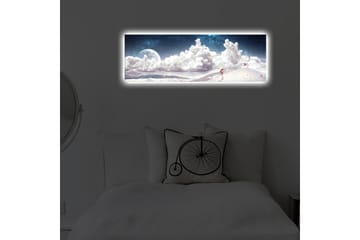 Canvastavla med LED-belysning 30x90 cm - Drömlik landskap med en ensam figur som bär ett paraply i en snöig miljö under en stjärnklar himmel - Blå / Vit / Rosa - Inredning - Tavlor & posters - Canvastavla
