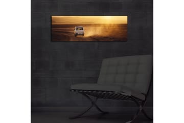 Canvastavla med LED-belysning 30x90 cm - Färgstark landskapsvy med en bil som kör på en grusväg - Guld / Brunt - Inredning - Tavlor & posters - Canvastavla