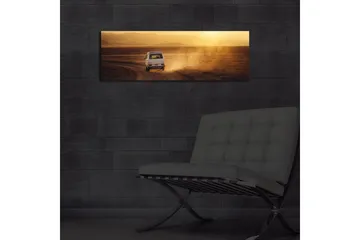 Canvastavla med LED-belysning 30x90 cm - Färgstark landskapsvy med en bil som kör på en grusväg - Guld / Brunt - Inredning - Tavlor & posters - Canvastavla