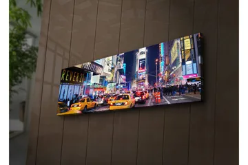 Canvastavla med LED-belysning 30x90 cm - Livlig stadsbild med gula taxibilar i en nattlig miljö - Gul / Blå / Svart - Inredning - Tavlor & posters - Canvastavla