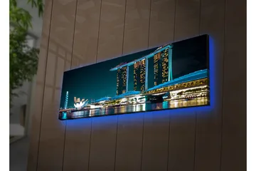 Canvastavla med LED-belysning 30x90 cm - Modern stadslandskap med futuristiska byggnader vid vattenytan - Mörkblå / Ljusblå / Vit - Inredning - Tavlor & posters - Canvastavla