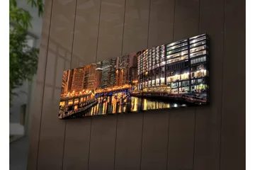 Canvastavla med LED-belysning 30x90 cm - Nattlig stadsbild med reflektioner i vattnet - Guld / Blå / Svart - Inredning - Tavlor & posters - Canvastavla