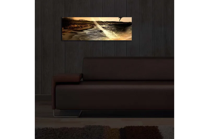 Canvastavla med LED-belysning 30x90 cm - Stämningsfull strandlandskap med hav och berg i bakgrunden - Guld / Brunt / Svart - Inredning - Tavlor & posters - Canvastavla