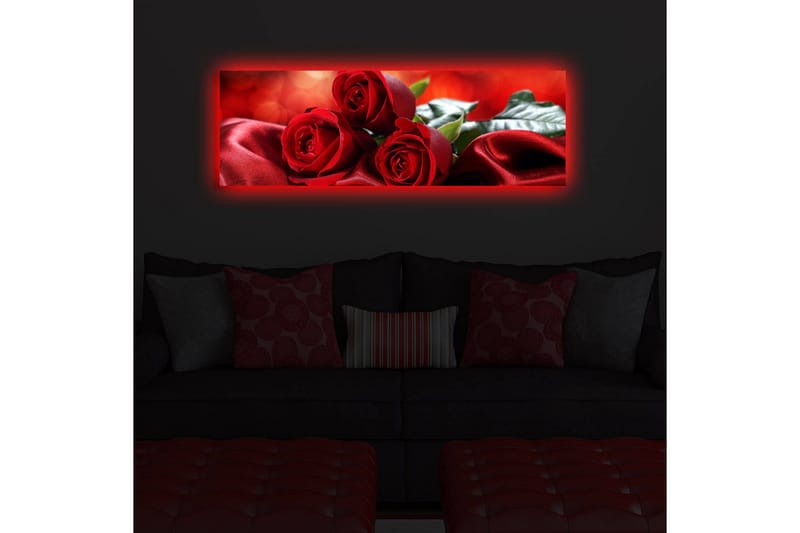 Canvastavla med LED-belysning 30x90 cm - Tre röda rosor på en mjuk, röd satinbakgrund - Röd / Grön - Inredning - Tavlor & posters - Canvastavla