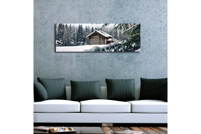 Canvastavla med LED-belysning 30x90 cm - Vinterlandskap med en stuga omgiven av snö och granar - Vit / Grön / Brun - Inredning - Tavlor & posters - Canvastavla