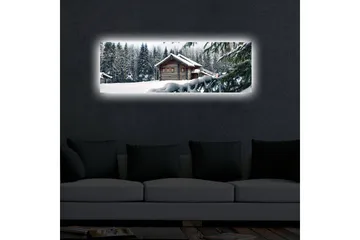 Canvastavla med LED-belysning 30x90 cm - Vinterlandskap med en stuga omgiven av snö och granar - Vit / Grön / Brun - Inredning - Tavlor & posters - Canvastavla
