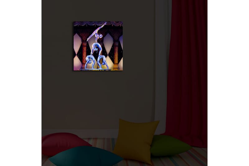 Canvastavla med LED-belysning 40x40 cm - Akrobatisk uppvisning med tre personer i balans på en plattform - Blå / Gul / Lila - Inredning - Tavlor & posters - Canvastavla
