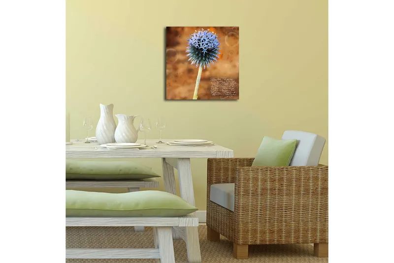 Canvastavla med LED-belysning 40x40 cm - Blomma med blåa spetsiga kronblad på en varm bakgrund - Blå / Brun - Inredning - Tavlor & posters - Canvastavla