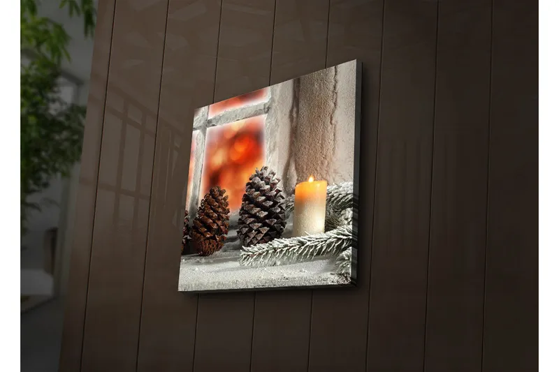 Canvastavla med LED-belysning 40x40 cm - Kottar och ett ljus på en vinterinspirerad bakgrund - Mörkbrun / Beige / Grön - Inredning - Tavlor & posters - Canvastavla