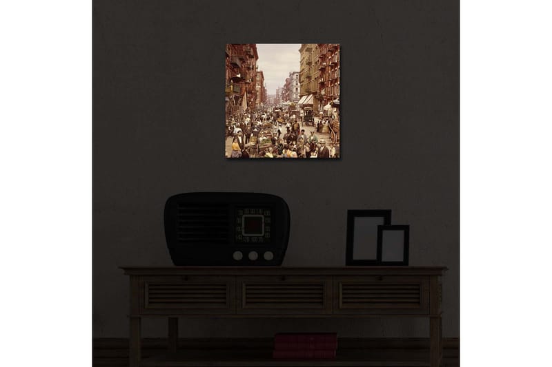 Canvastavla med LED-belysning 40x40 cm - Livlig gata med människor och marknadsstånd - Brun / Beige / Grön - Inredning - Tavlor & posters - Canvastavla