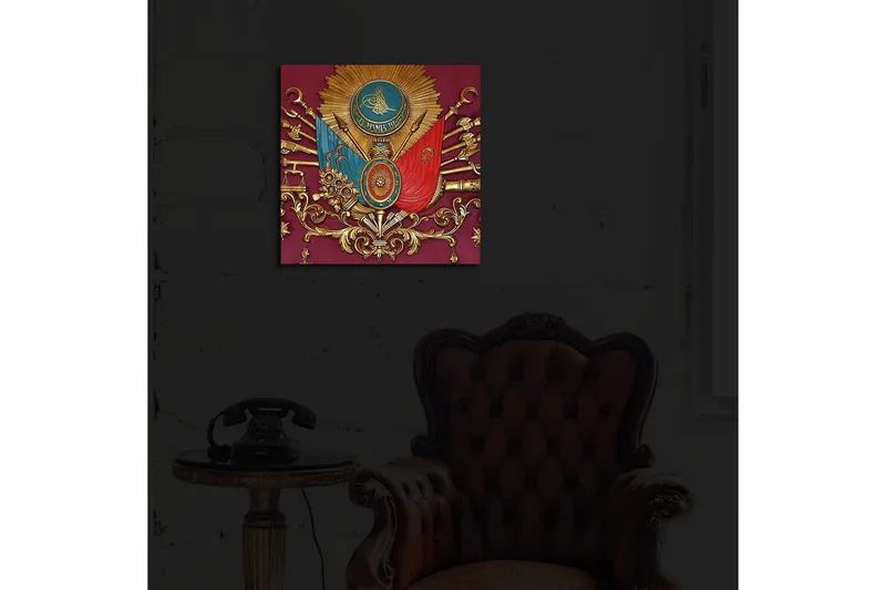 Canvastavla med LED-belysning 40x40 cm - Ornamenterad sköld med symboler och vapen i en historisk stil - Röd / Guld / Blå - Inredning - Tavlor & posters - Canvastavla