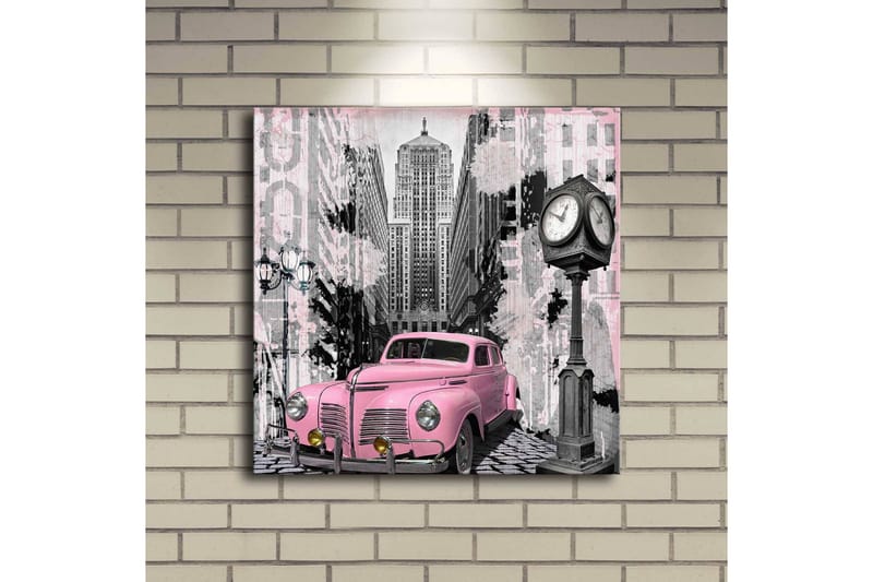 Canvastavla med LED-belysning 40x40 cm - Rosa vintagebil på en stadsgata med en gammaldags klocka - Rosa / Svart / Grå - Inredning - Tavlor & posters - Canvastavla