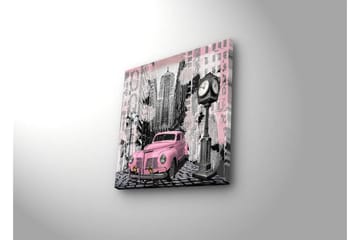 Canvastavla med LED-belysning 40x40 cm - Rosa vintagebil på en stadsgata med en gammaldags klocka - Rosa / Svart / Grå - Inredning - Tavlor & posters - Canvastavla