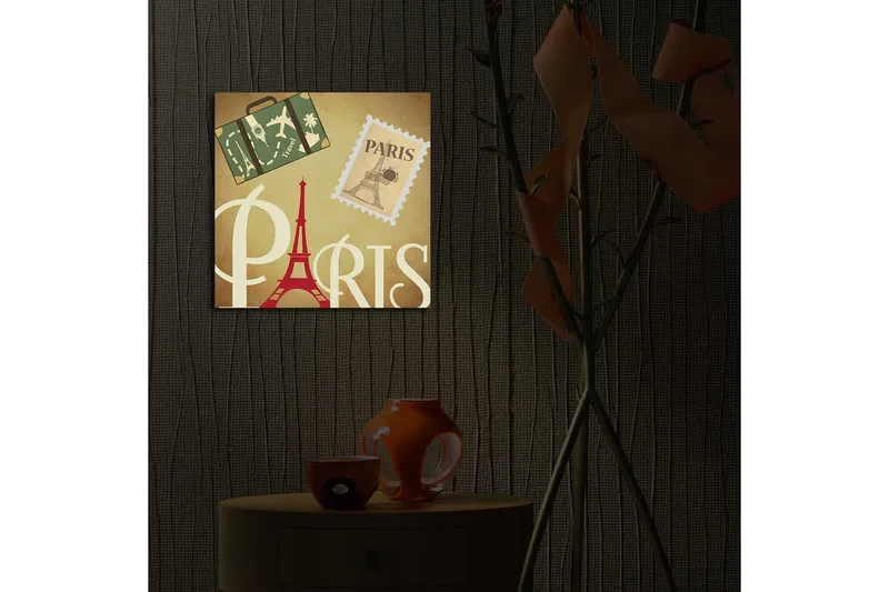Canvastavla med LED-belysning 40x40 cm - Paris-inspirerat konstverk med Eiffeltornet och resesymboler - Röd / Grön / Beige - Inredning - Tavlor & posters - Canvastavla