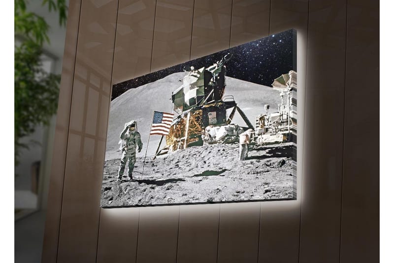 Canvastavla med LED-belysning 45x70 cm - Astronaut på månyta med månlandare och amerikansk flagga - Grå / Svart / Guld - Inredning - Tavlor & posters - Canvastavla