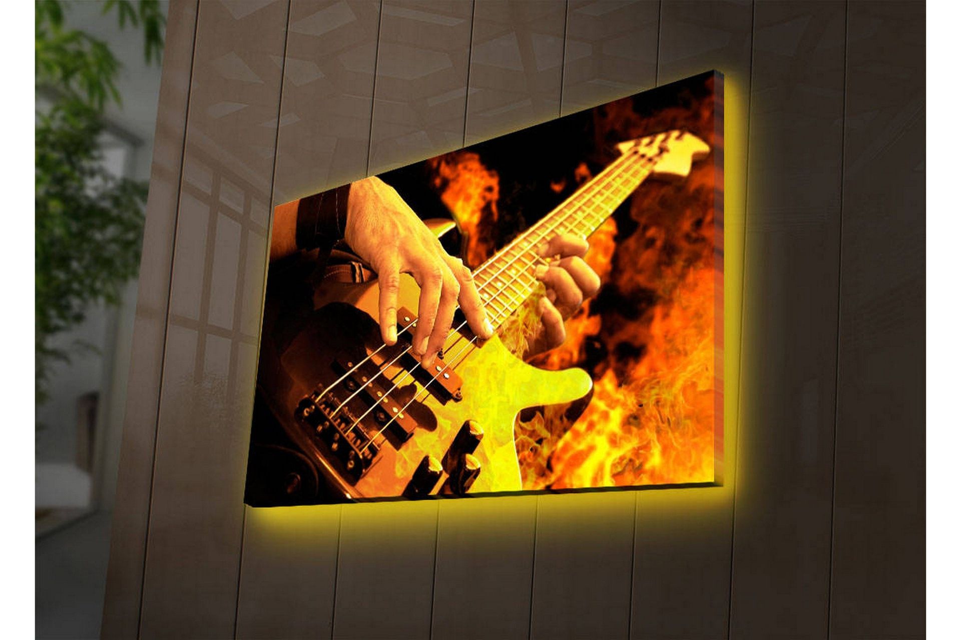 Canvastavla med LED-belysning 45x70 cm - Gitarrist som spelar en elbas omgiven av eldiga flammor - Orange / Svart / Gult