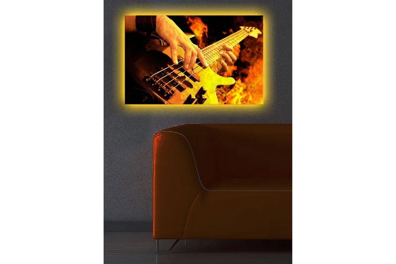 Canvastavla med LED-belysning 45x70 cm - Gitarrist som spelar en elbas omgiven av eldiga flammor - Orange / Svart / Gult - Inredning - Tavlor & posters - Canvastavla
