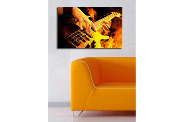 Canvastavla med LED-belysning 45x70 cm - Gitarrist som spelar en elbas omgiven av eldiga flammor - Orange / Svart / Gult - Inredning - Tavlor & posters - Canvastavla
