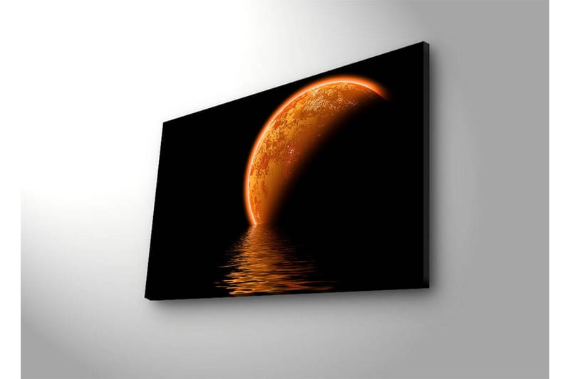 Canvastavla med LED-belysning 45x70 cm - Glödande planet som speglas i en mörk vattenyta - Orange / Svart - Inredning - Tavlor & posters - Canvastavla