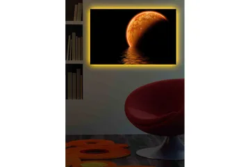 Canvastavla med LED-belysning 45x70 cm - Glödande planet som speglas i en mörk vattenyta - Orange / Svart - Inredning - Tavlor & posters - Canvastavla