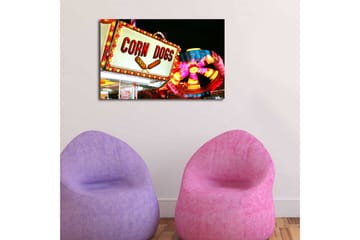 Canvastavla med LED-belysning 45x70 cm - Ljus och färgglad skylt med texten CORN DOGS och en snurrande karusell i bakgrunden - Röd / Gul / Blå - Inredning - Tavlor & posters - Canvastavla