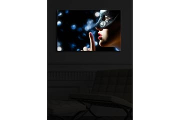 Canvastavla med LED-belysning 45x70 cm - Mystisk kvinna med mask som gör tystnadsgest - Svart / Hudton / Röd - Inredning - Tavlor & posters - Canvastavla