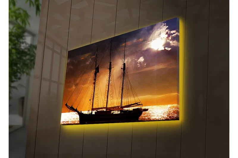 Canvastavla med LED-belysning 45x70 cm - Segelbåt mot en solnedgång över havet, Orange / Svart / Guld