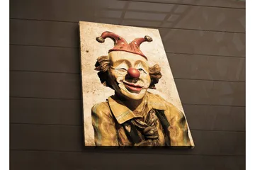 Canvastavla med LED-belysning 70x45 cm - Glad clown med röd näsa och färgglad hatt - Gul / Röd / Beige - Inredning - Tavlor & posters - Canvastavla