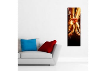 Canvastavla med LED-belysning 90x30 cm - Sammanflätade händer omgivna av eld och ljus - Röd / Orange / Svart - Inredning - Tavlor & posters - Canvastavla