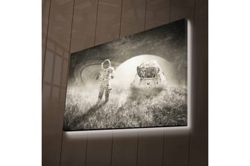 Canvastavla med LED-belysning - Astronaut i en futuristisk landskap med en rymdfarkost - Svart / Vitt / Grått - Inredning - Tavlor & posters - Canvastavla