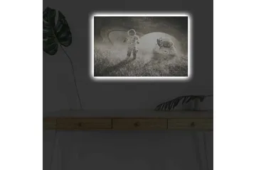 Canvastavla med LED-belysning - Astronaut i en futuristisk landskap med en rymdfarkost - Svart / Vitt / Grått - Inredning - Tavlor & posters - Canvastavla