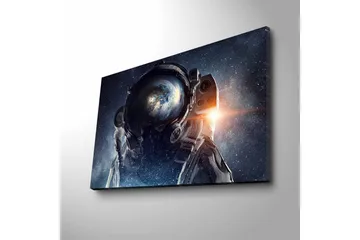 Canvastavla med LED-belysning - Astronaut med jorden synlig i hjälmen mot en stjärnklar bakgrund - Mörkblå / Svart / Vit - Inredning - Tavlor & posters - Canvastavla