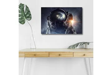 Canvastavla med LED-belysning - Astronaut med jorden synlig i hjälmen mot en stjärnklar bakgrund - Mörkblå / Svart / Vit - Inredning - Tavlor & posters - Canvastavla