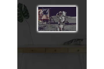 Canvastavla med LED-belysning - Astronaut som hälsar på månytan med den amerikanska flaggan i bakgrunden - Grå / Vit / Röd - Inredning - Tavlor & posters - Canvastavla