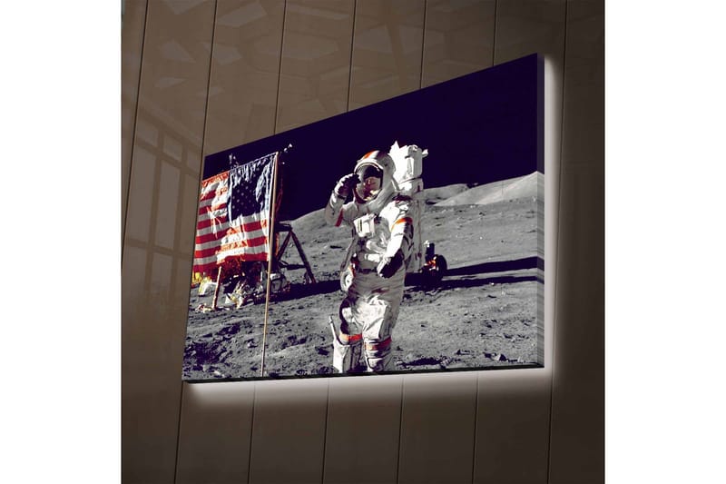 Canvastavla med LED-belysning - Astronaut som hälsar på månytan med den amerikanska flaggan i bakgrunden - Grå / Vit / Röd - Inredning - Tavlor & posters - Canvastavla
