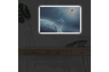 Canvastavla med LED-belysning - Astronaut svävande i rymden över jorden - Blå / Turkos / Vit - Inredning - Tavlor & posters - Canvastavla