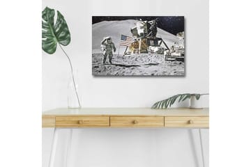 Canvastavla med LED-belysning - Astronaut på månyta med månlandare och amerikansk flagga - Grå / Svart / Guld - Inredning - Tavlor & posters - Canvastavla