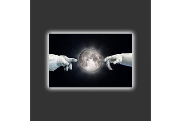 Canvastavla med LED-belysning - Astronauthänder som sträcker sig mot månen - Svart / Vit / Grå - Inredning - Tavlor & posters - Canvastavla