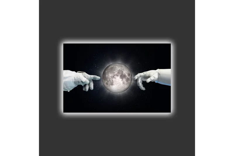 Canvastavla med LED-belysning - Astronauthänder som sträcker sig mot månen - Svart / Vit / Grå - Inredning - Tavlor & posters - Canvastavla