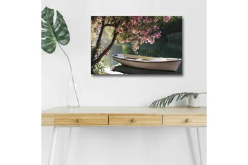 Canvastavla med LED-belysning - Båt vid en blommande trädkant vid vattnet - Rosa / Grön / Vit - Inredning - Tavlor & posters - Canvastavla