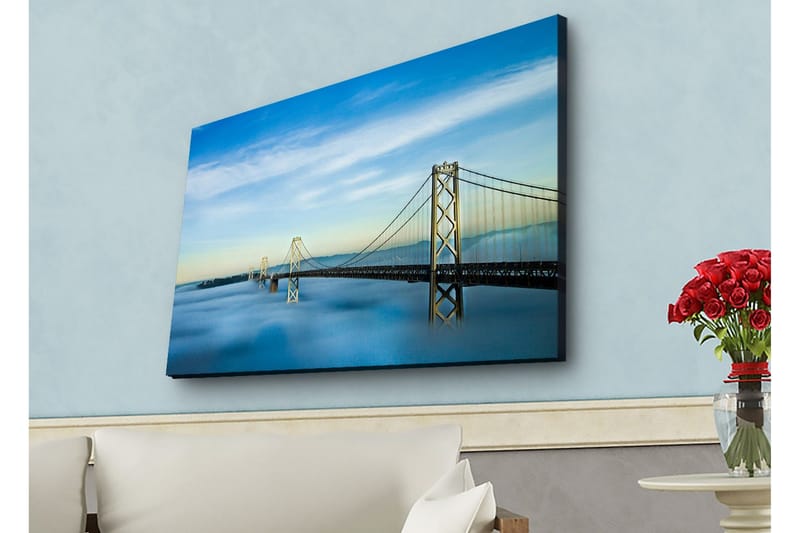 Canvastavla med LED-belysning - Bro över dimmig vattenyta med en klar himmel - Blå / Grå / Vit - Inredning - Tavlor & posters - Canvastavla