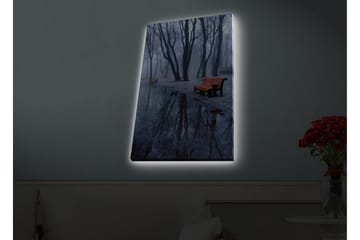 Canvastavla med LED-belysning - Dimma över en park med bänkar och reflektioner i vattenpölar - Mörkblå / Grå / Orange - Inredning - Tavlor & posters - Canvastavla