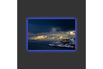 Canvastavla med LED-belysning - Dramatiskt kustlandskap med snöklädda klippor och mörka moln - Mörkblå / Vit / Grå - Inredning - Tavlor & posters - Canvastavla